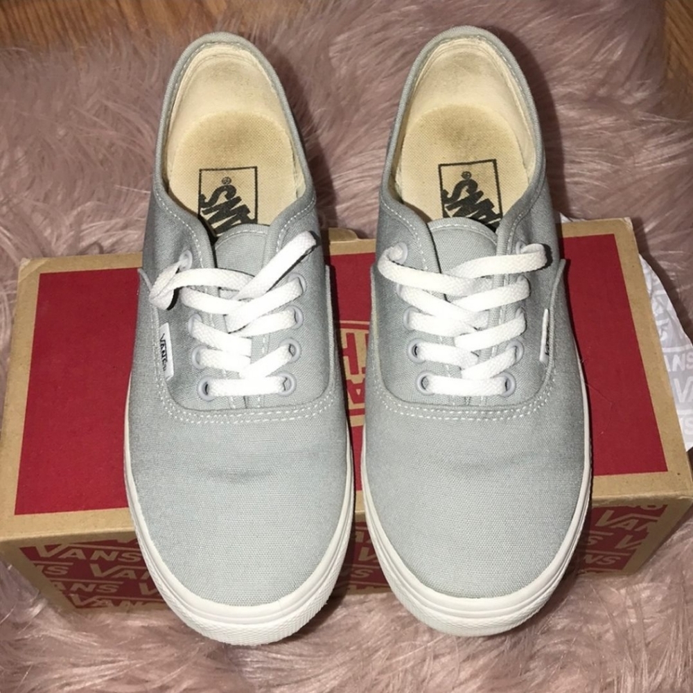 VANS AUTHENTIC LOWPRO BARELY WORN 4.5/6